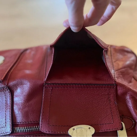 MARC JACOBS MERLOT COLORED BAG! The original MARC JACOBS. Retail over $600 - Picture 8 of 15